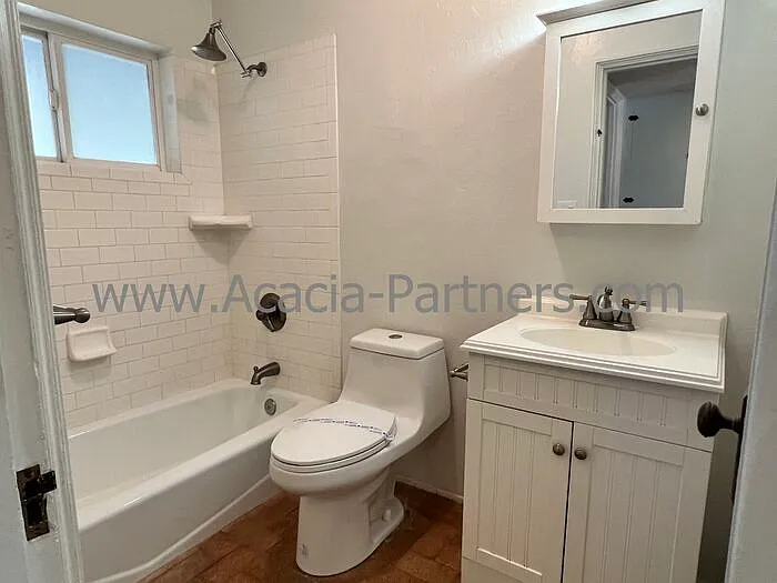 1721 E Silver St — Photo 8