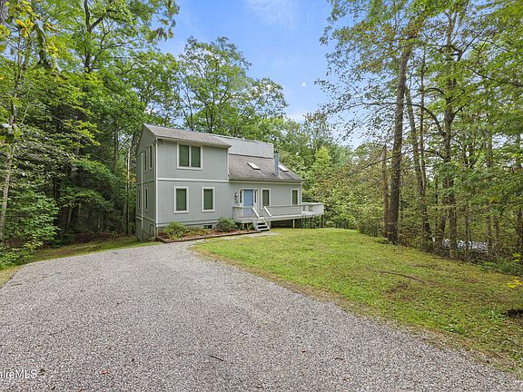 2nd image of 115 Woodduck Rd