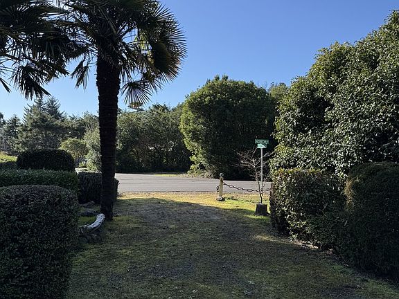 5th image of 1600 Rhododendron Dr Space 278