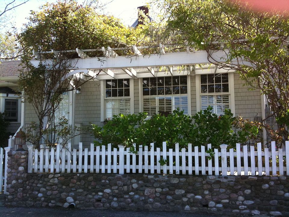 Idyllic Bell Island Cottage