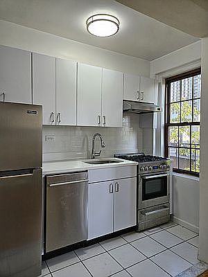 2nd image of 80 Cranberry St #8N