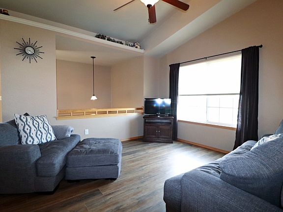 3rd image of 508 Freude Ln