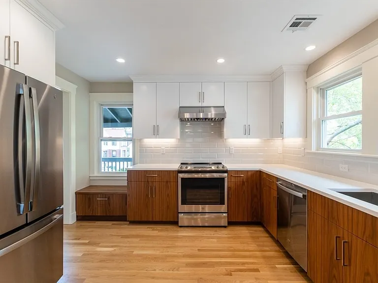219 Common St #1 — Photo 7