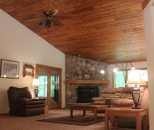 5th image of S44W22053 Sunridge Dr
