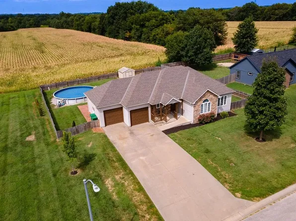 104 Harlequin Dr, Adrian, MO 64720