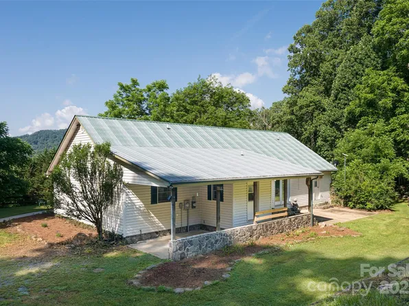 287 Walnut Ridge Dr, Clyde, NC 28721
