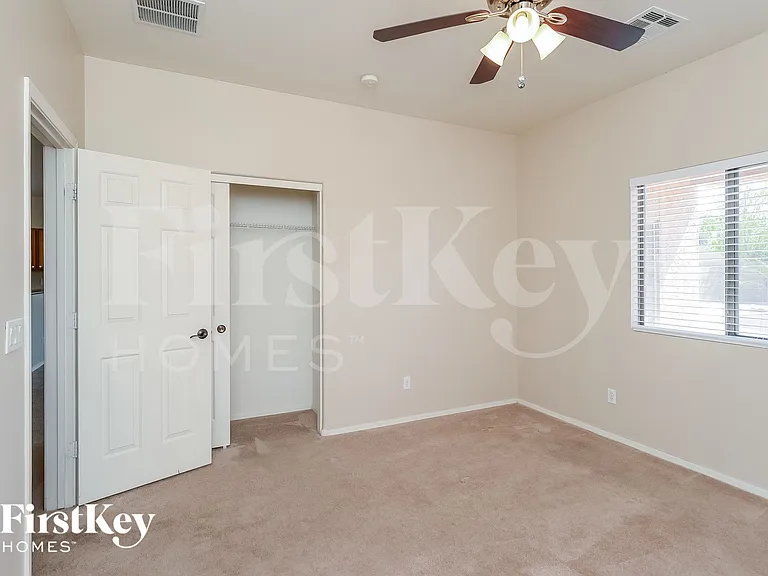 239 E Saddle Way — Photo 12