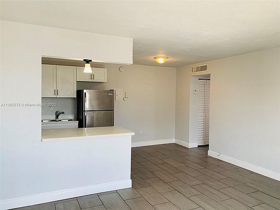 5th image of 580 NE 127th St APT 37