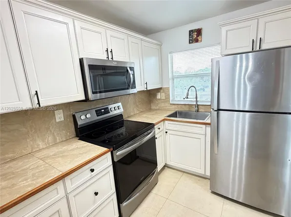 9281 Sunrise Lakes Blvd APT 209, Sunrise, FL 33322