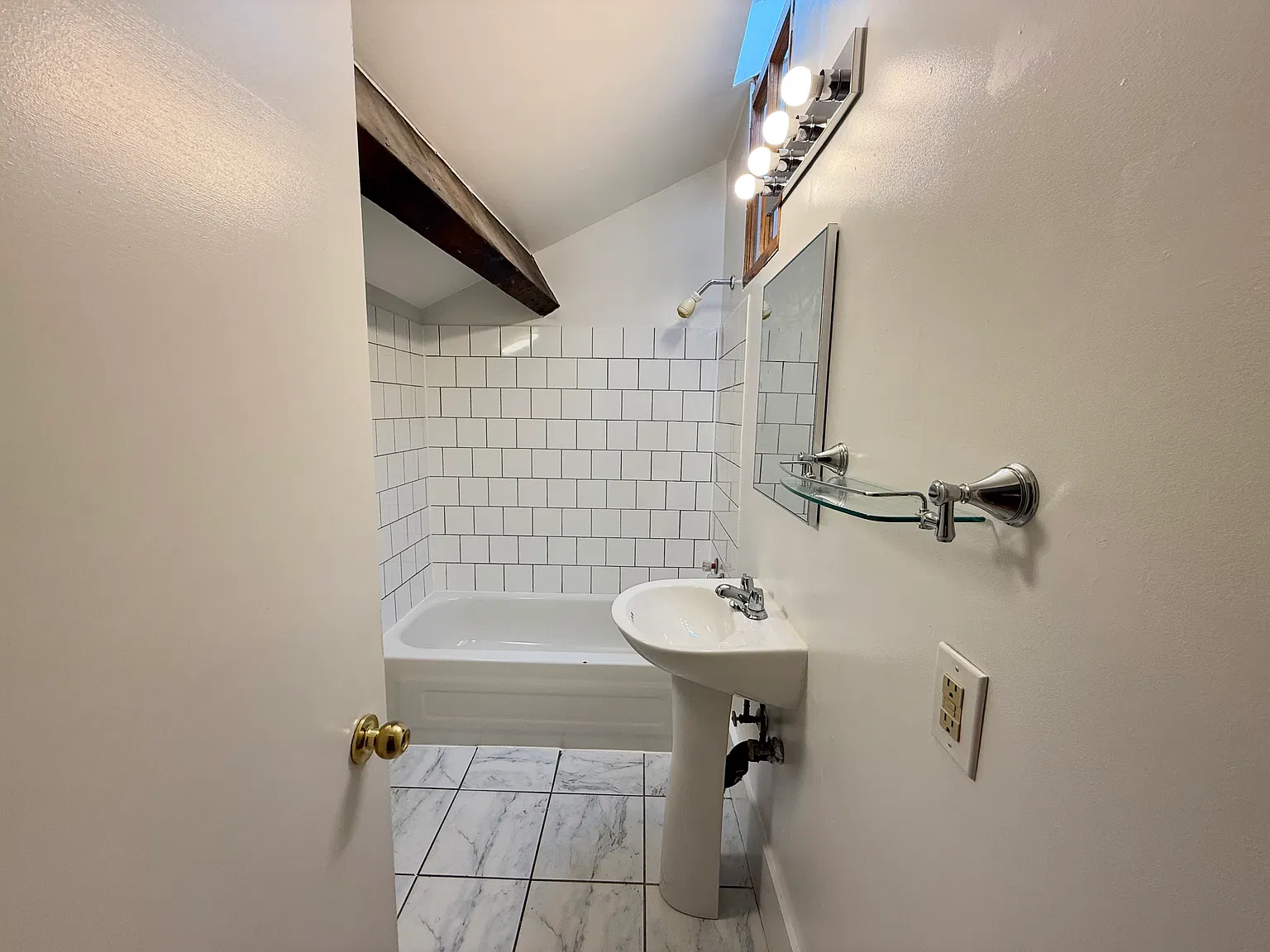 3-321 King Street East Hamilton — Photo 3