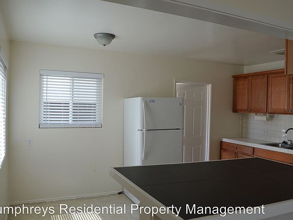 2nd image of 3740 Ingraham St