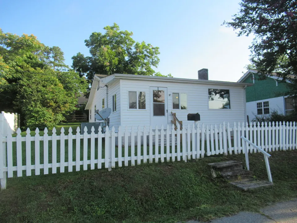 306 2nd St