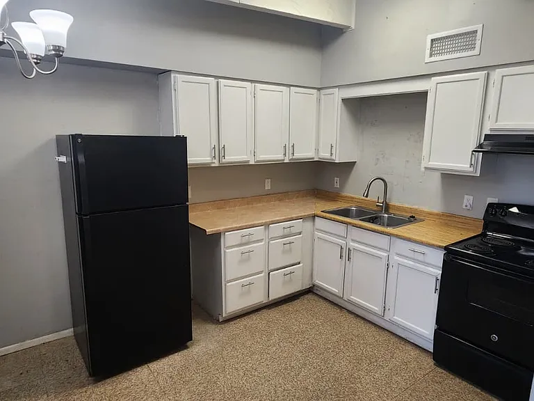 50 N Casa Grande Ave #5 — Photo 2