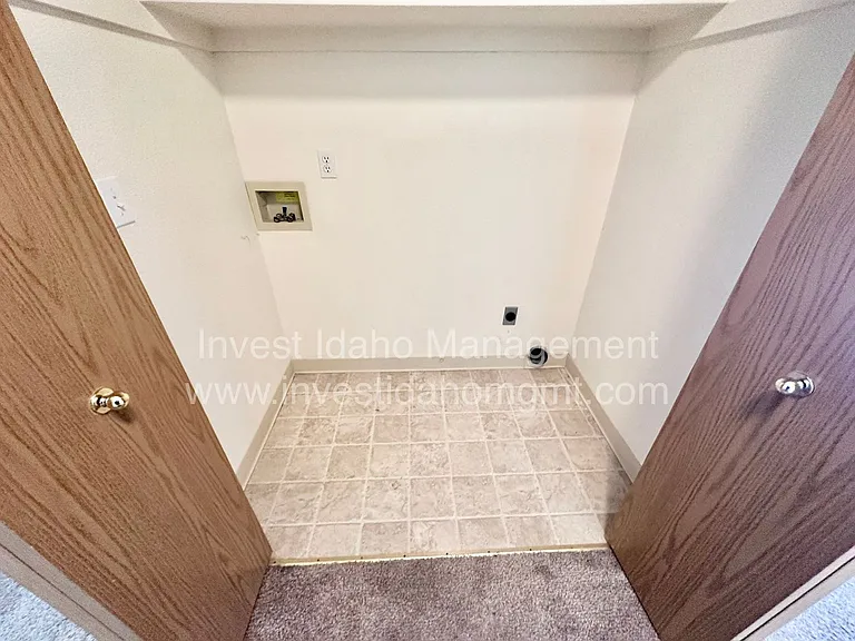 1682 Barlow — Photo 13