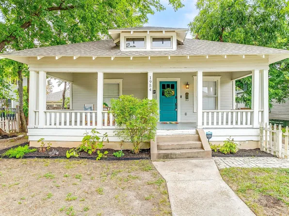 1954 Lipscomb St, Fort Worth, TX 76110