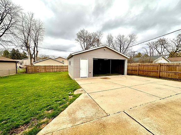 3rd image of 38093 N Cornell Rd
