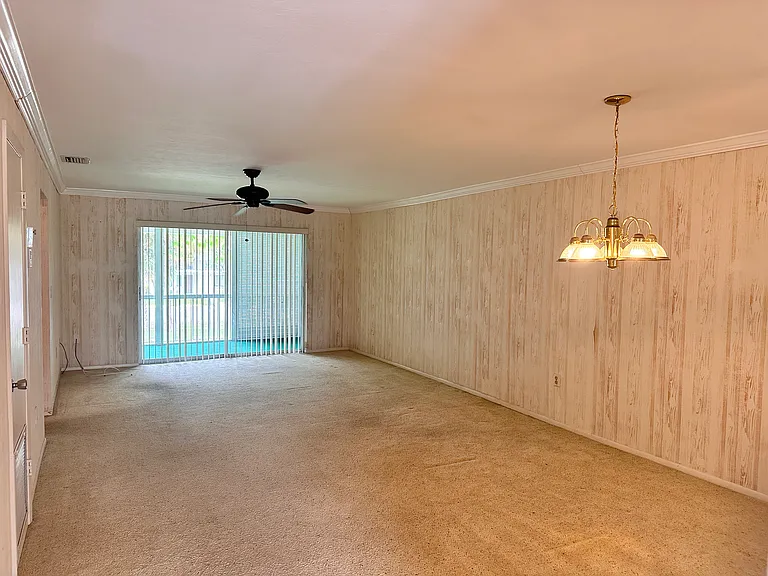 300 Valley Stream Dr #11A — Photo 5
