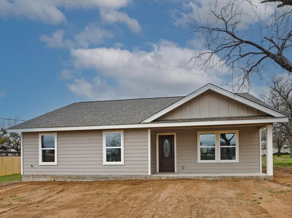 104 S Mesquite Avenue, Buchanan Dam, TX 78609