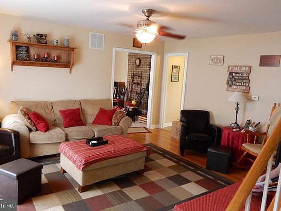 3rd image of 1060 Bramly Dr