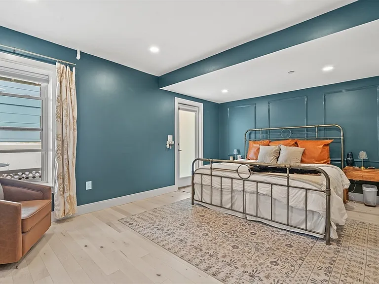 340 Meridian St #1 — Photo 9