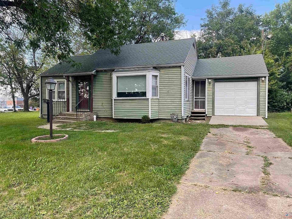 1716 W 18th St, Sedalia, MO 65301 | Zillow