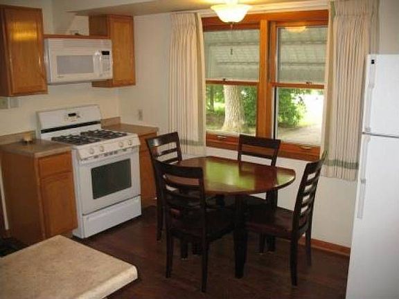 Eat-In Kitchen
