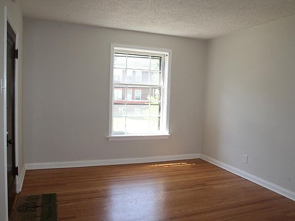 3rd image of 1014 Moorlands Dr APT 2n