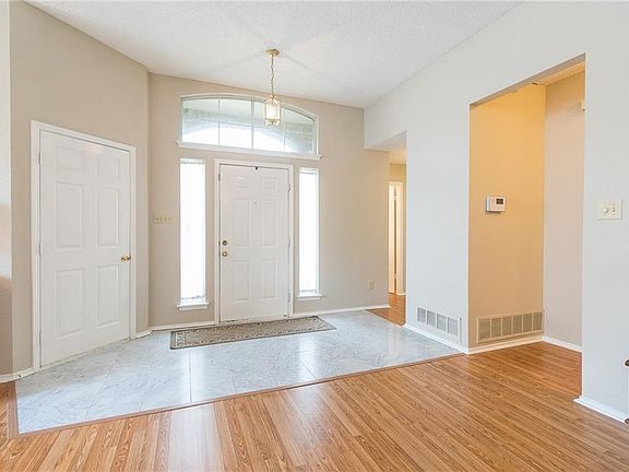 3rd image of 4313 Fairmont Dr