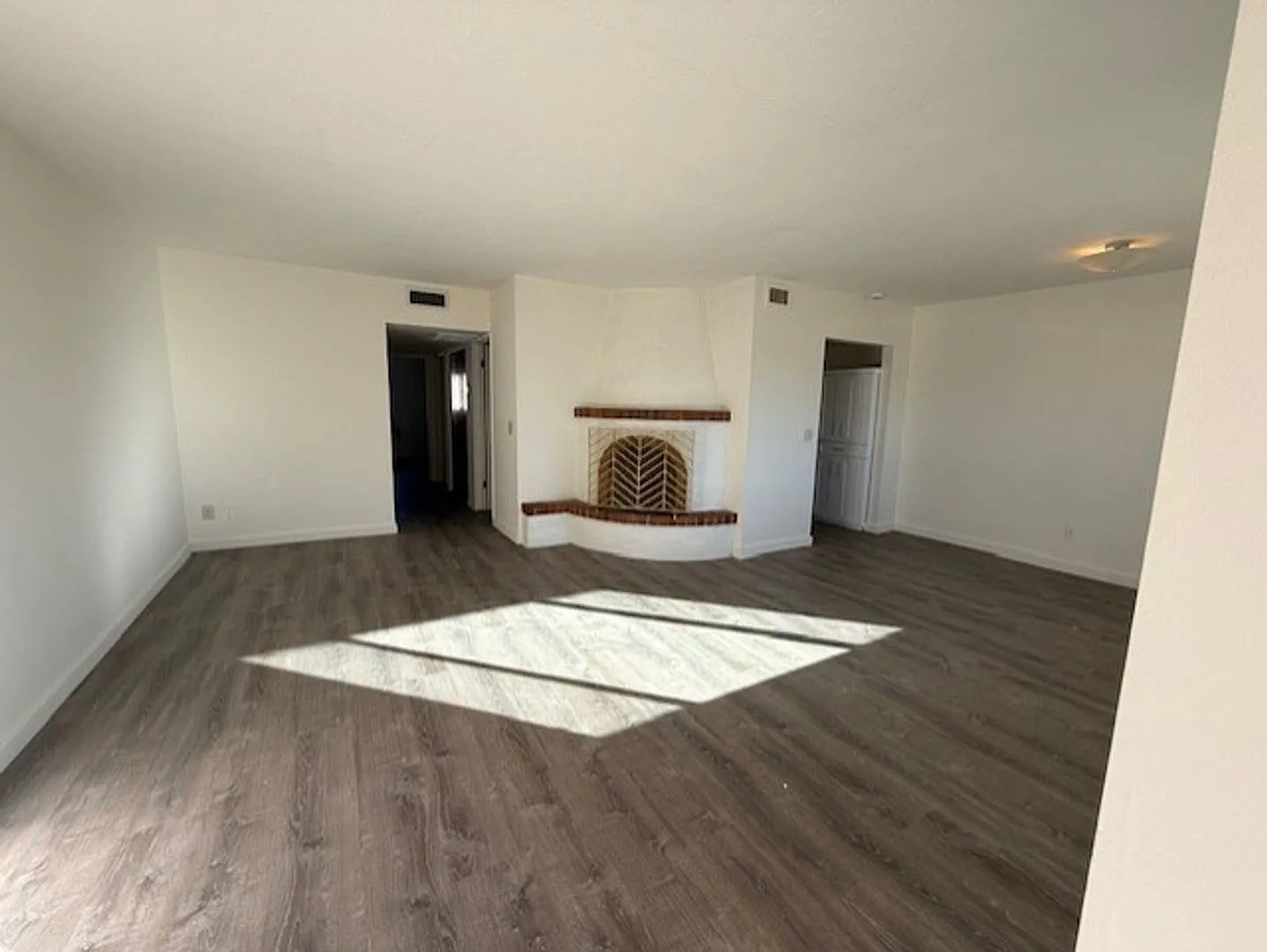 Price Reduced Completely remodeled and beautiful 2 Bedroom apartment available - Contact Property... — Photo 2