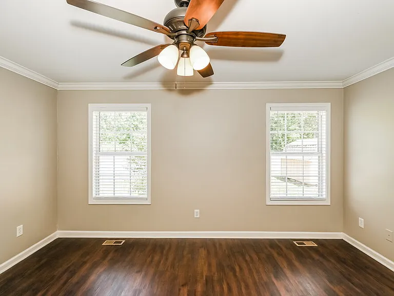 3418 Leslie Ln — Photo 11