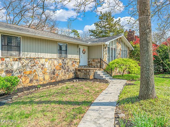 3rd image of 9703 Clearwater Dr
