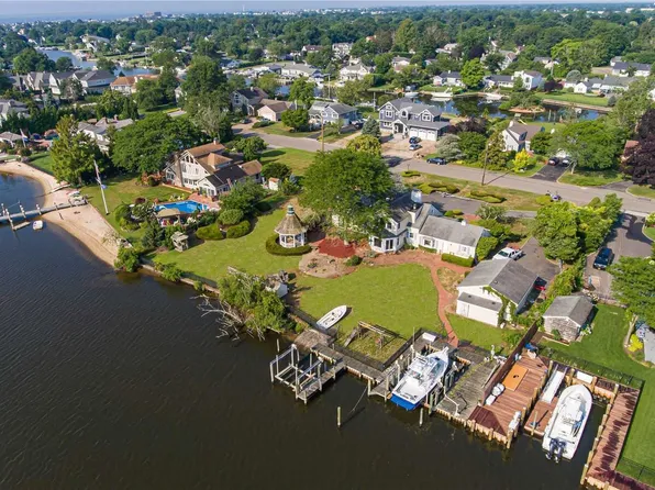 101 Peninsula Dr, Babylon, NY 11702