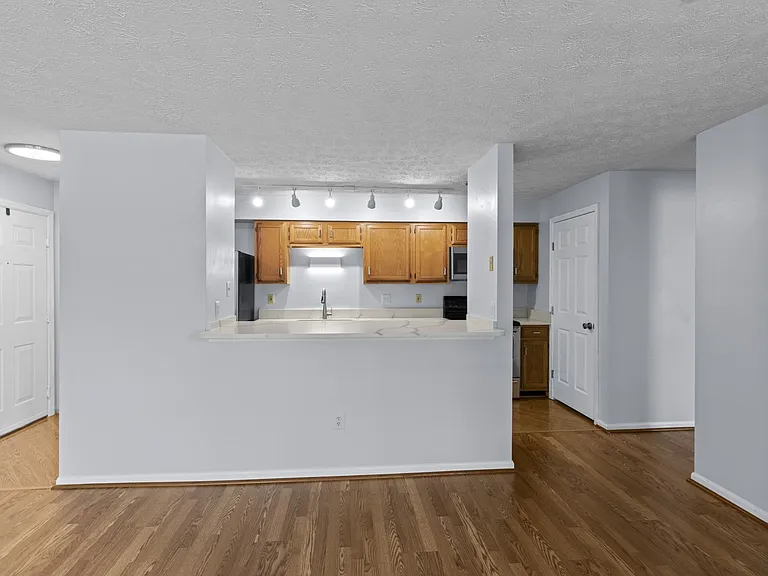 815 Deering Rd — Photo 3