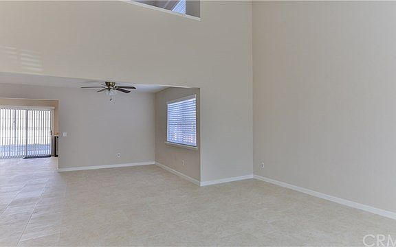 3rd image of 2533 E Canterbury Trl