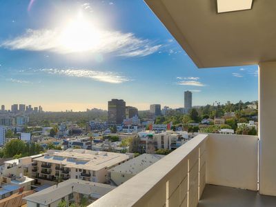 8787 Shoreham Dr APT 910, West Hollywood, CA, 90069