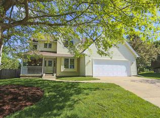 512 Hearthside Dr, Cedar Falls, IA 50613