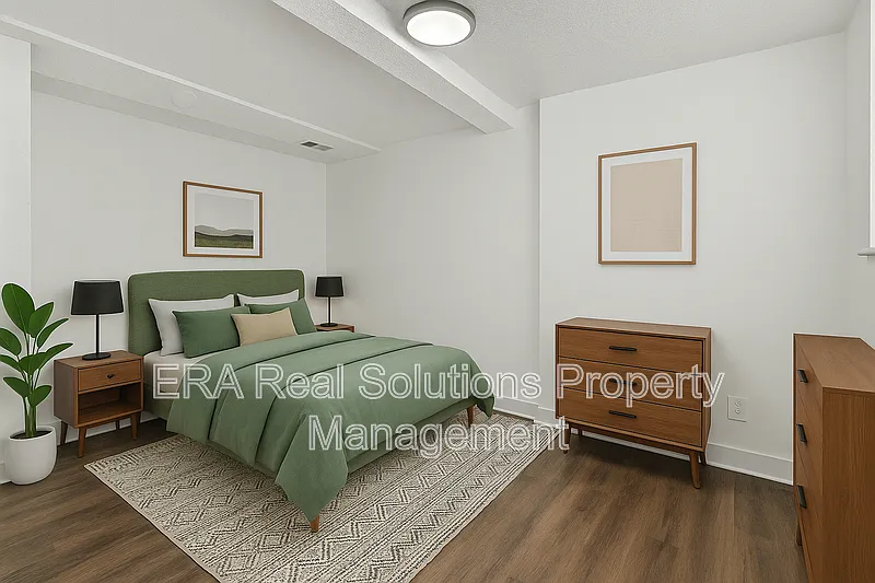 4 bed, 1.0 bath — Photo 2