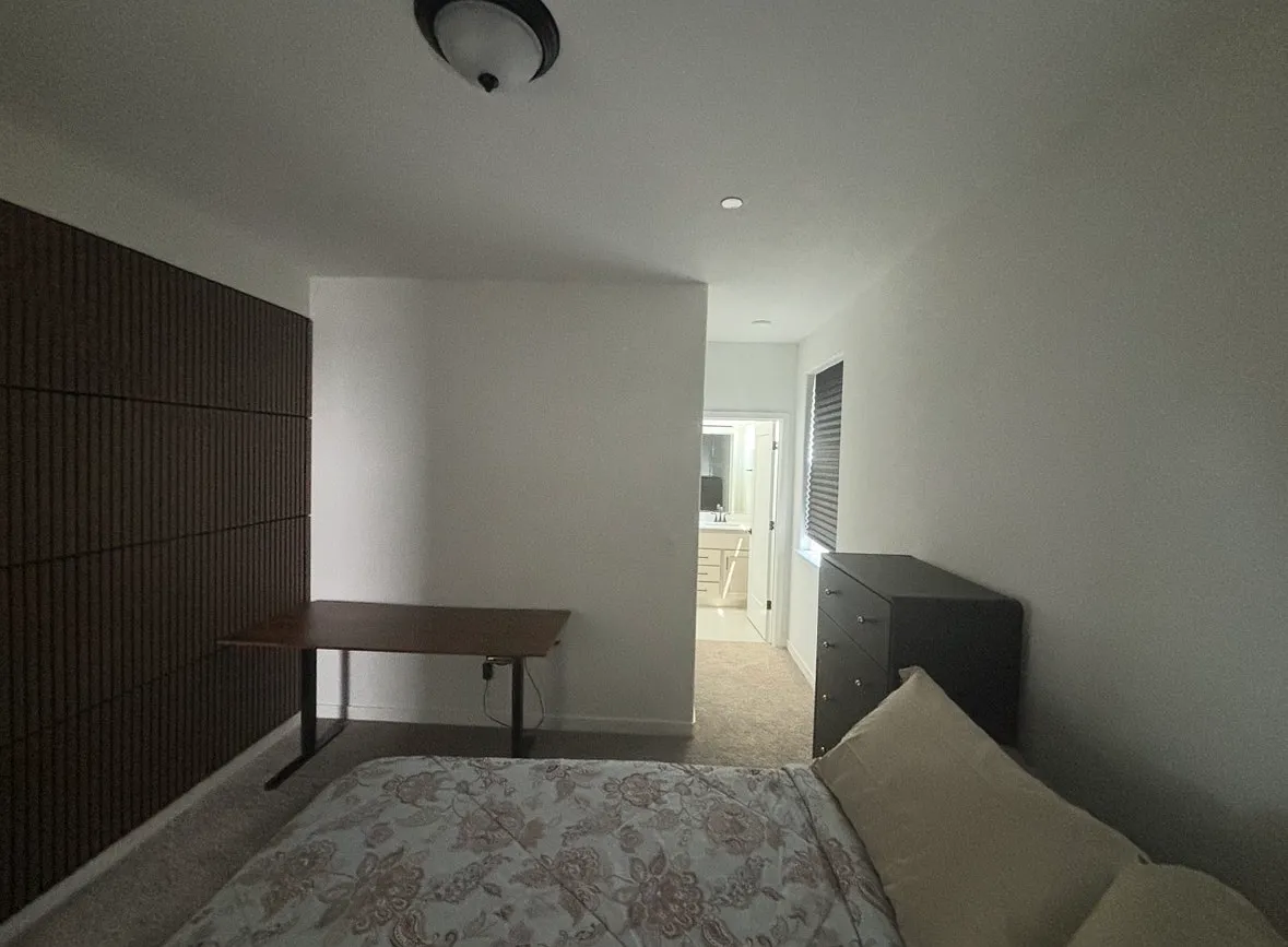 3 bed, 2733 sqft, $1,700 — Photo 2
