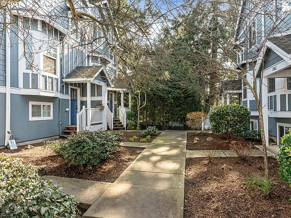 2nd image of 17452 SW Sellwood Ln