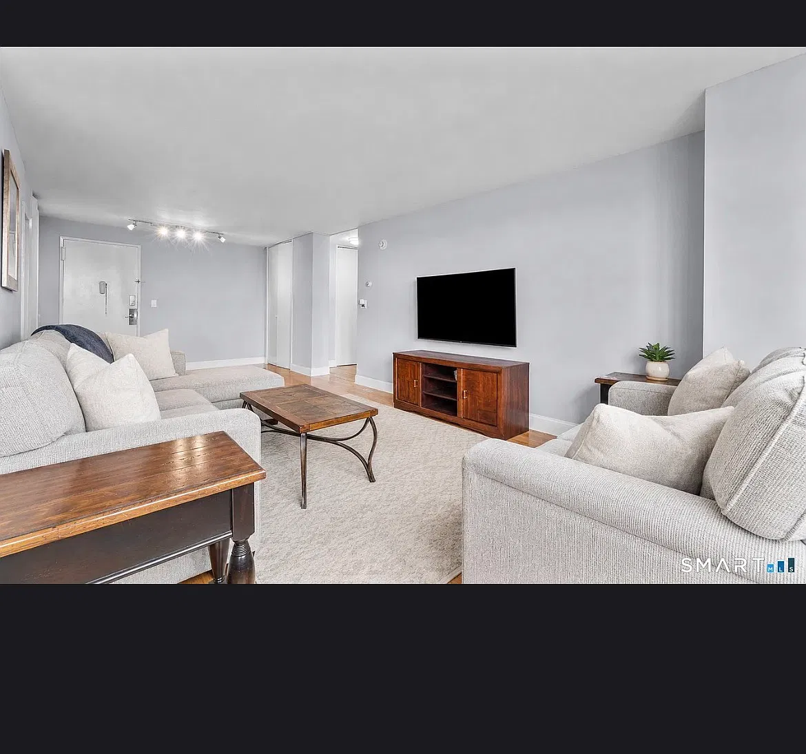 1 bed, 813 sqft, $2,100 — Photo 3