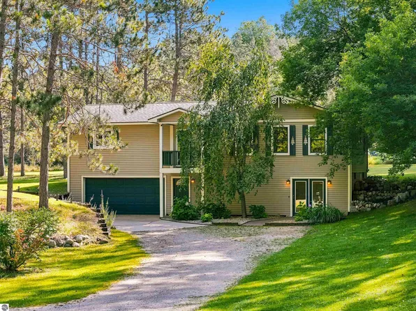 10204 Deal Rd, Williamsburg, MI 49690