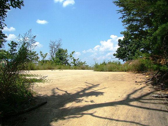 4th image of 569 Highway 2 E