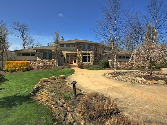 2nd image of 40 Rydalwood Ln