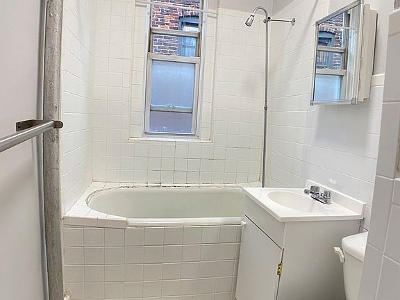5th image of 22 Saint Nicholas Pl APT 54A