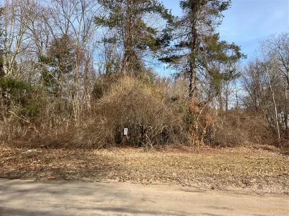 8 Sheffield Rd, Greenville, RI 02828