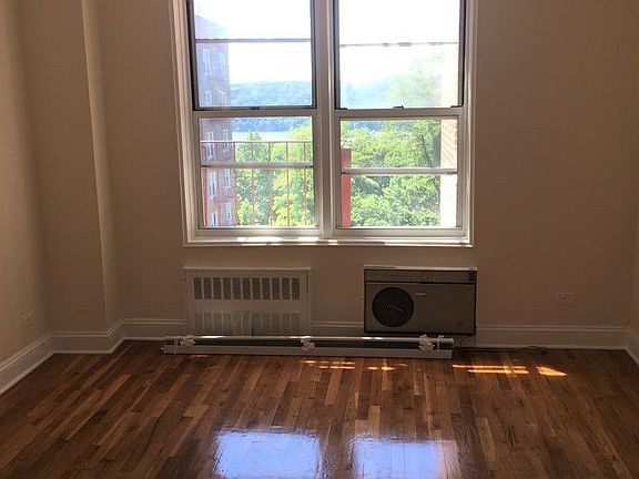 3rd image of 699 W 239th St APT 6R