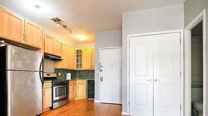 1st image of 331 Kosciuszko St #3D