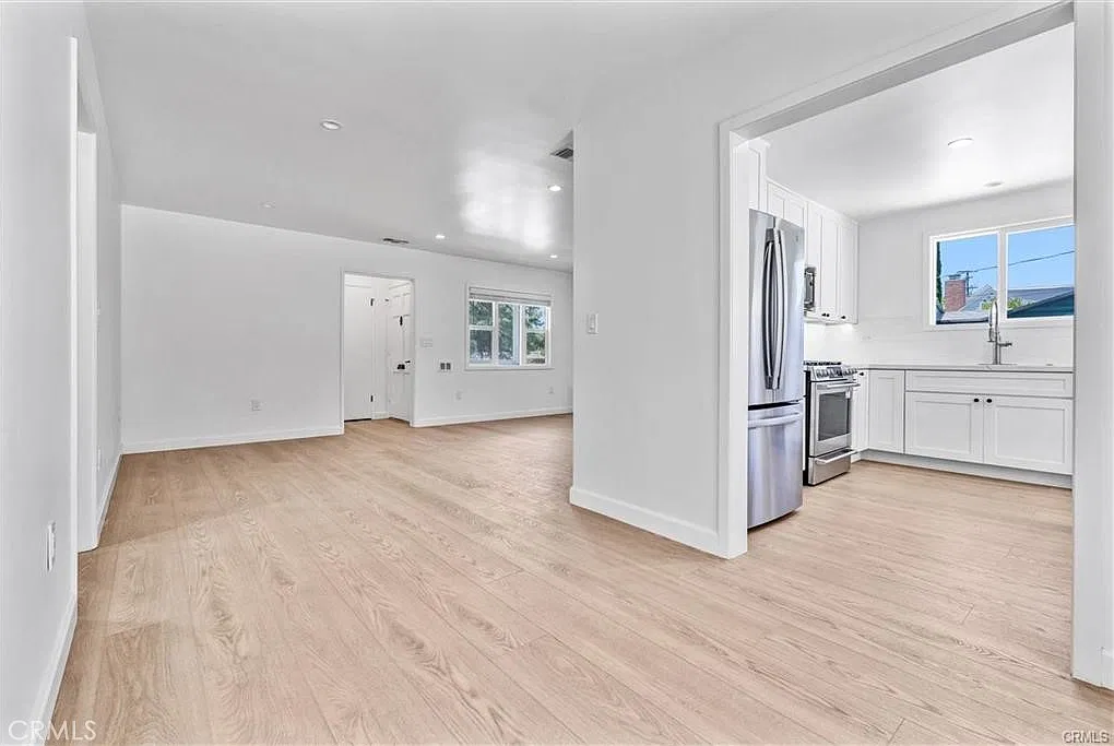 3 bed, 1274 sqft, $4,650 — Photo 3