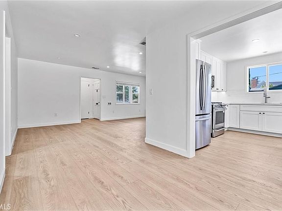 3rd image of 905 Arwin St