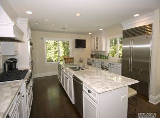 15 Priory Ct, Melville, NY